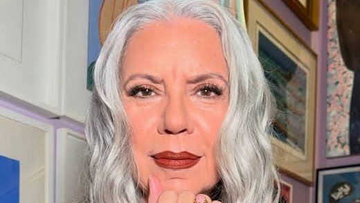 Astrid Fontenelle lança plataforma para mulheres 45+ e estreia videocast gravado em casa