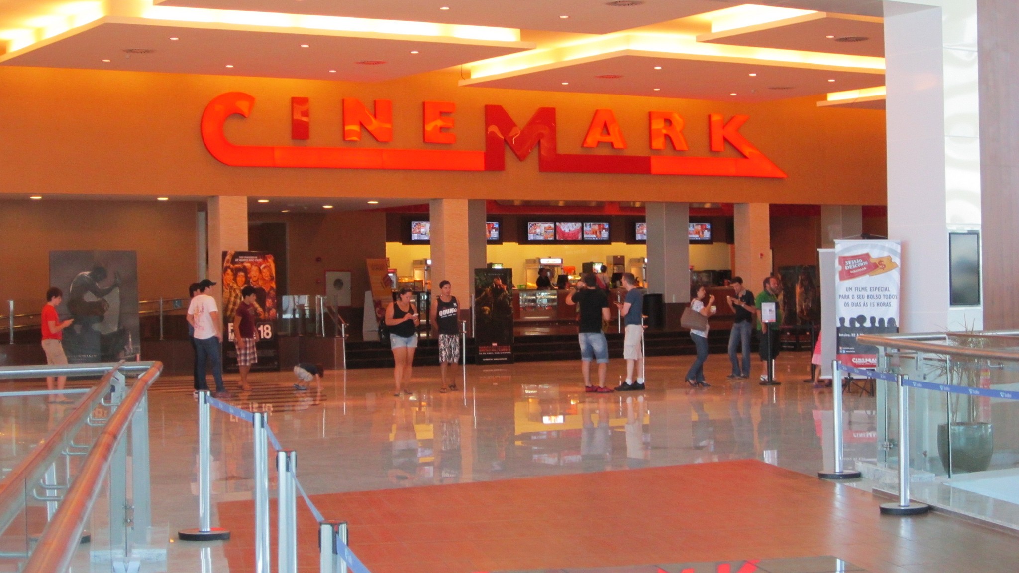 Cinemas vendem 2,14 milhões de ingressos no fim de semana e o filme brasileiro fica fora do Top 10 de novo