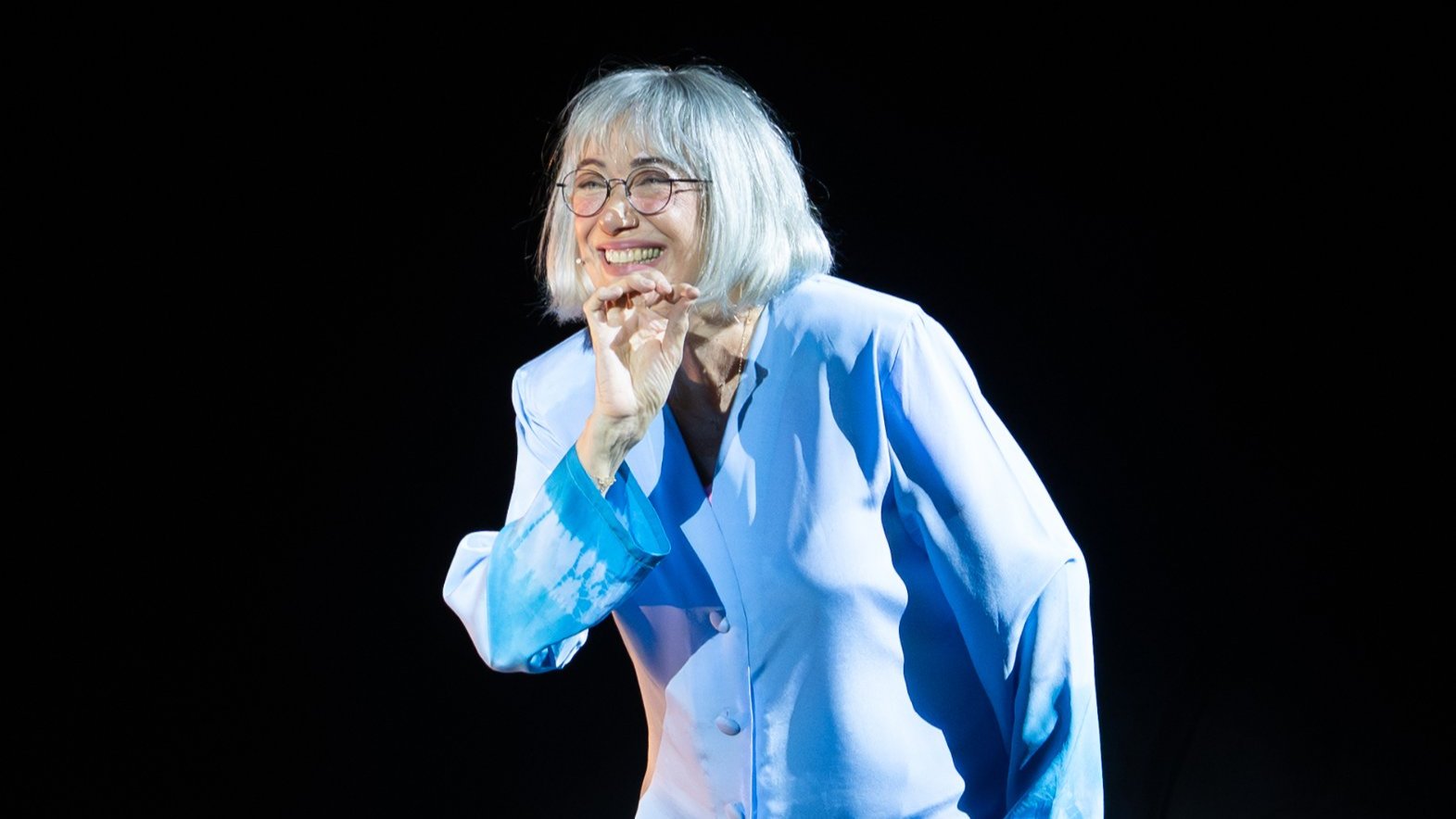 Débora Falabella, Lilia Cabral e Vera Holtz fazem apresentações gratuitas em teatros municipais de São Paulo