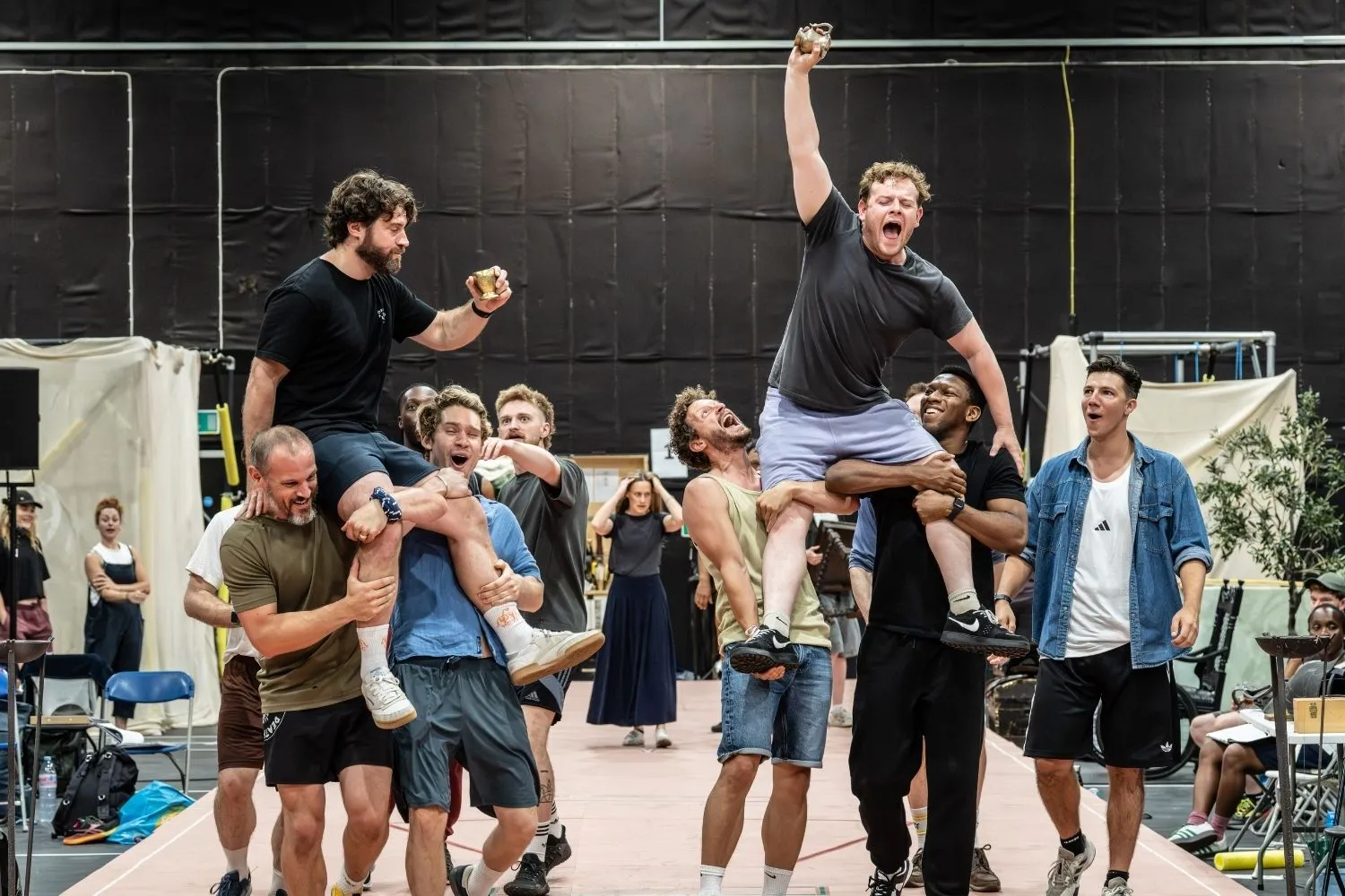 Game of Thrones no teatro: RSC cancela pré-estreias em Stratford e mantém a estreia em 8 de agosto
