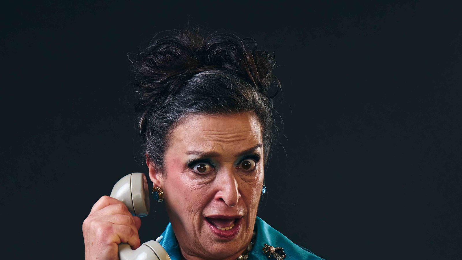 Grace Gianoukas vive mulher às voltas com memórias e recomeços em “Dora”