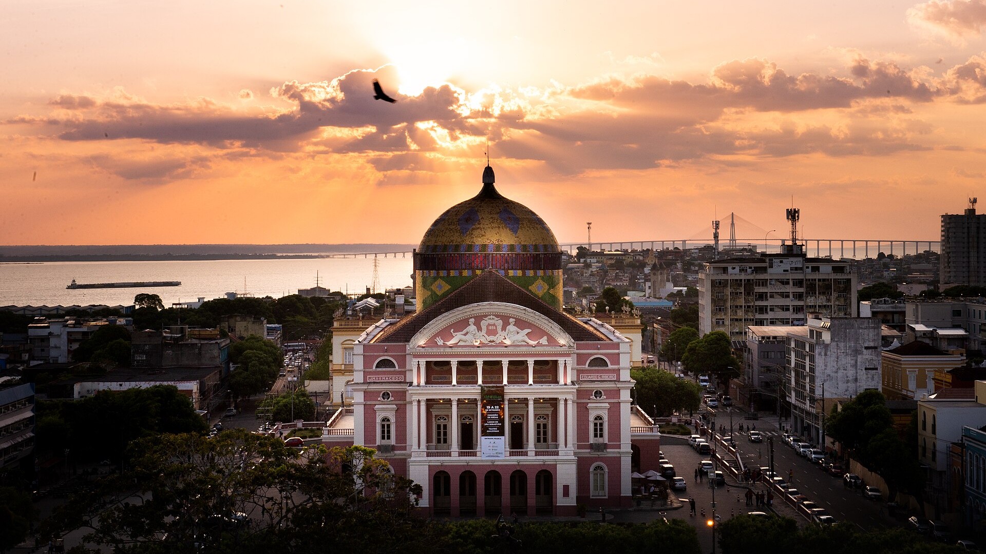 A história do Teatro Amazonas, a ópera que a borracha ergueu no meio da floresta