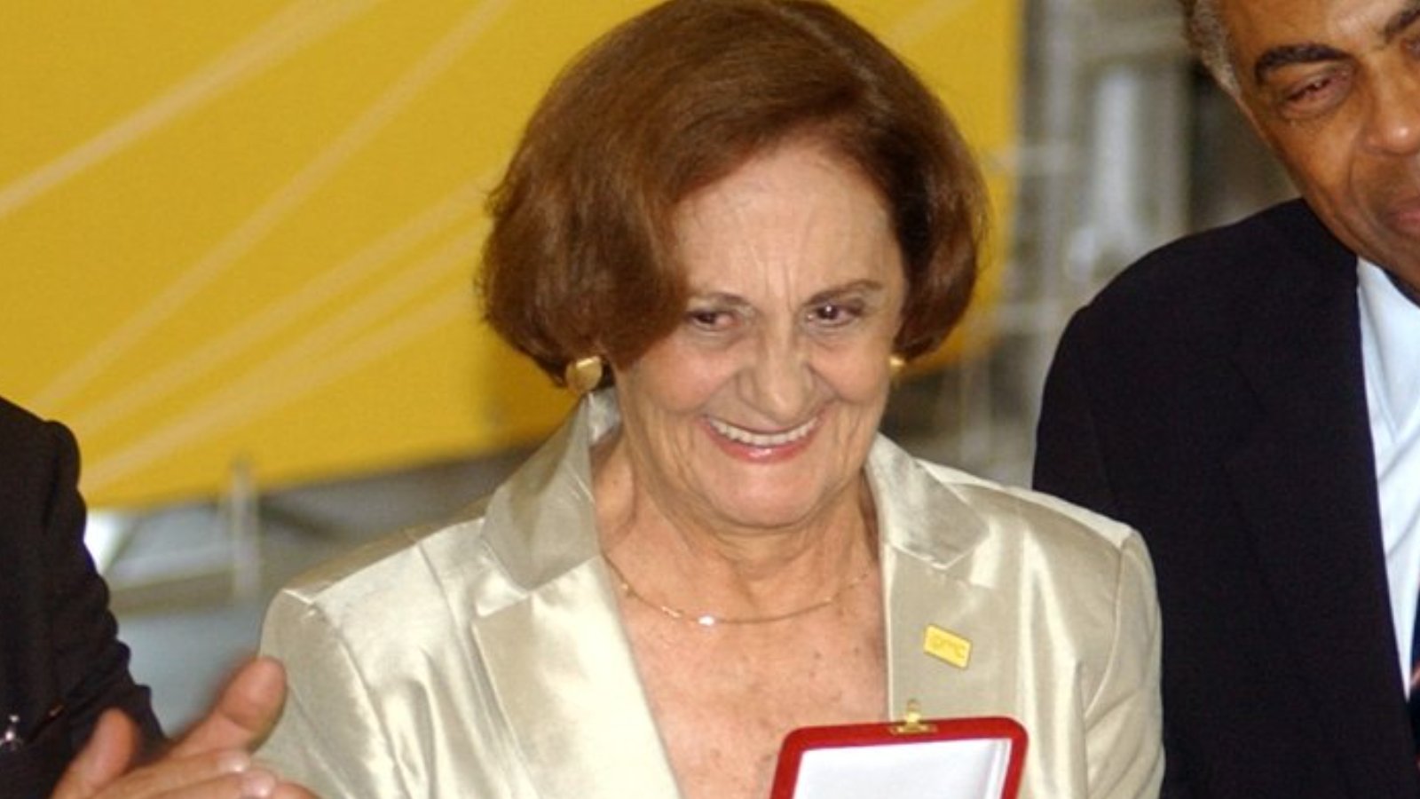 Laura Cardoso morre aos 98 anos; velório acontece nesta terça em São Paulo