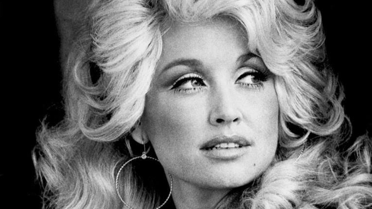 Muito além de “Jolene”: Dolly Parton deixa uma obra que atravessou música, cinema, teatro e milhões de livros