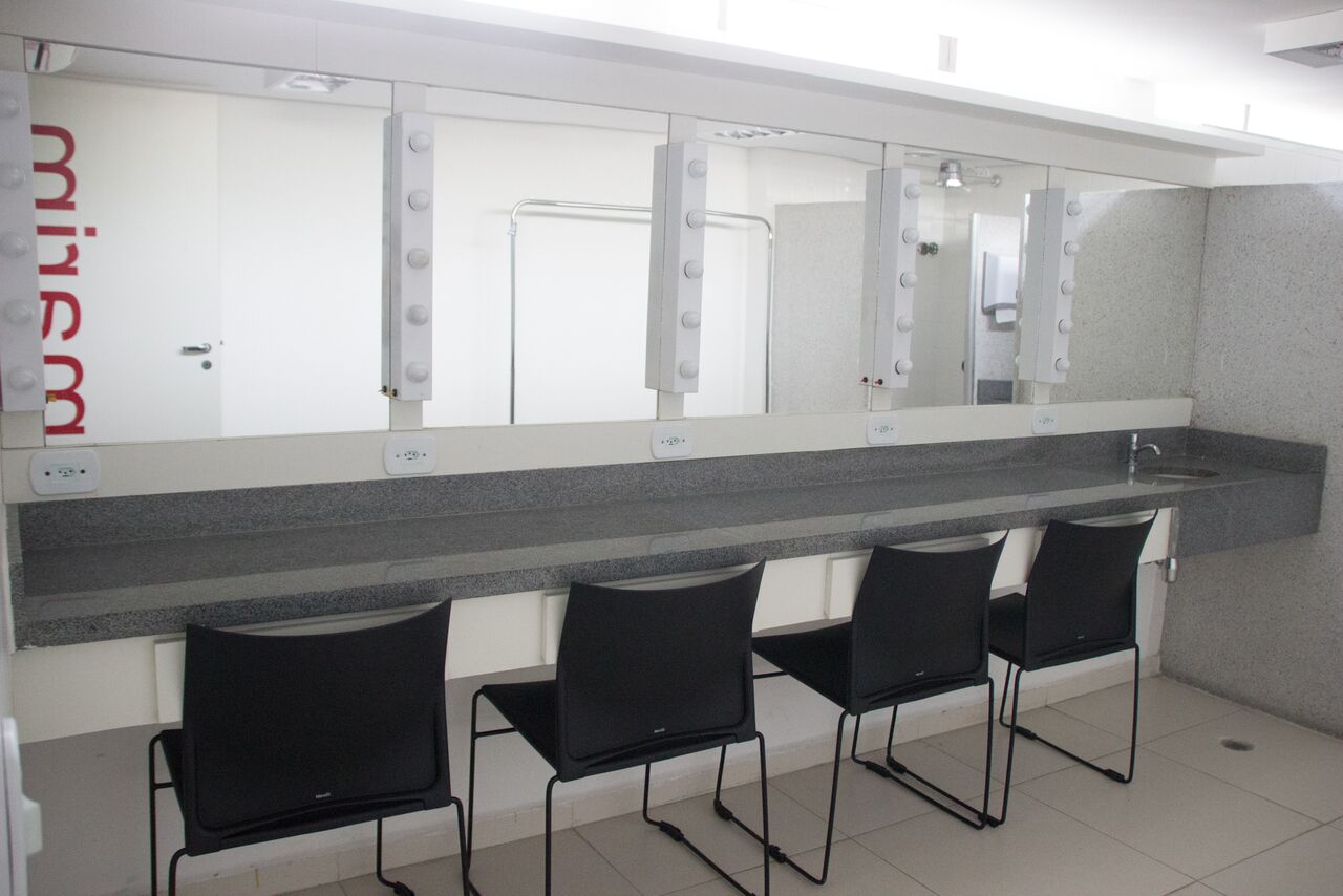 O que faz uma camareira no teatro?