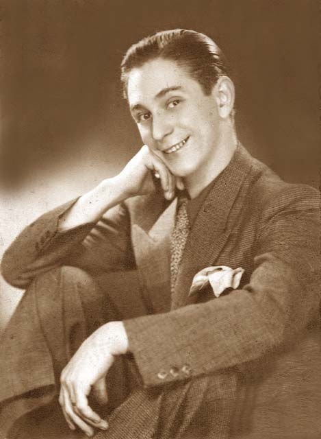 Oscarito em 1928, quatro anos antes da estreia no teatro de revista. Foto: autor não identificado/Cedoc/Funarte, via Wikimedia Commons (domínio público).