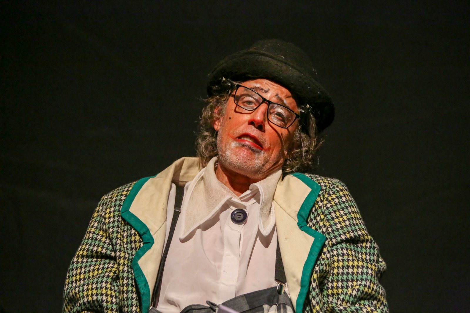 Raul Barretto estreia “Despalhaço” no Sesc Vila Mariana