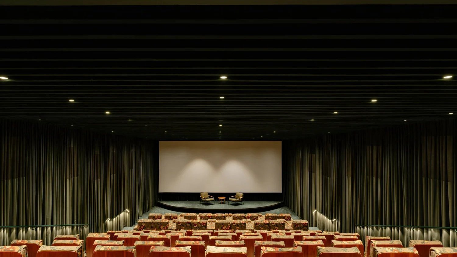 Sala projetada para ser teatro e nunca usada virou o primeiro cinema de rua da Vila Madalena