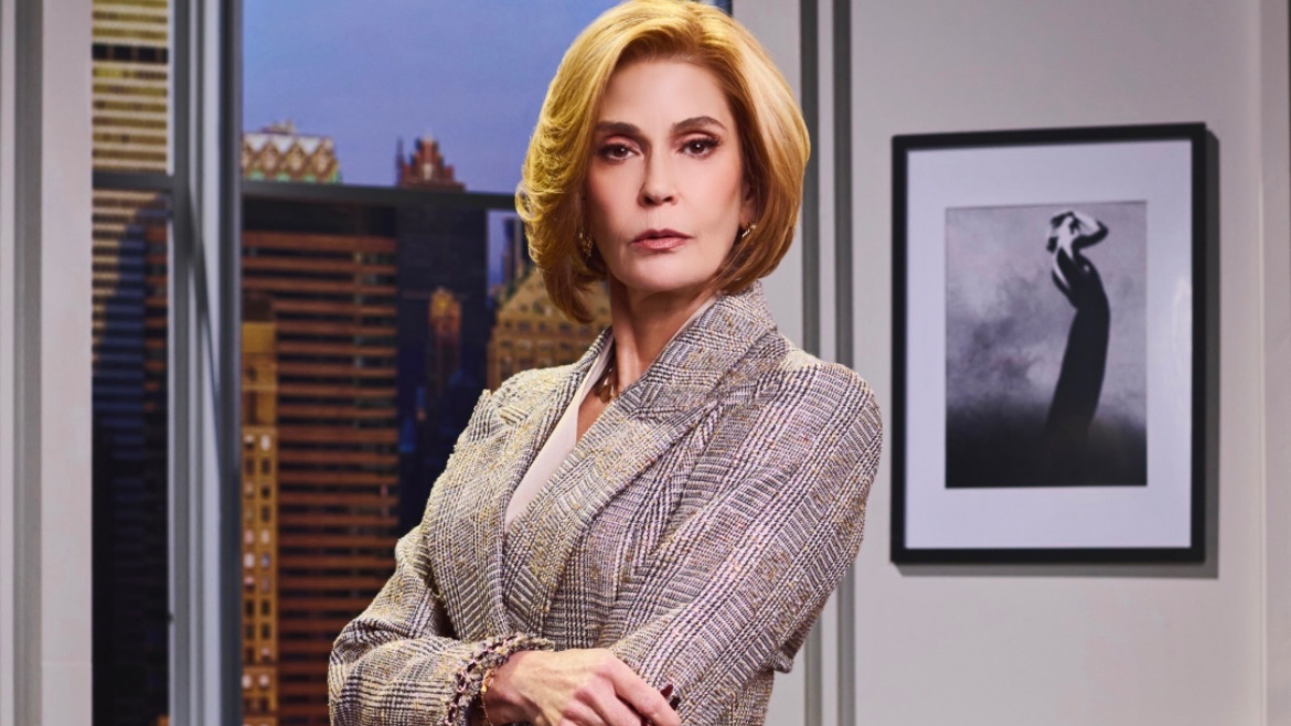 Teri Hatcher aparece caracterizada como Miranda Priestly antes de assumir o papel em Londres