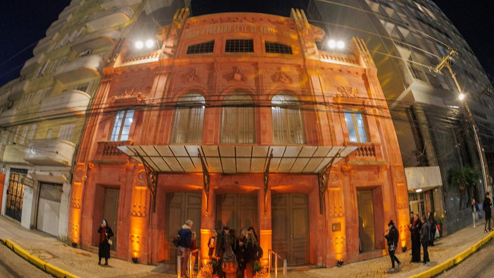Theatro Sete de Abril reabre em Pelotas depois de 16 anos fechado